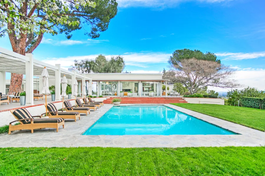 The Fox Estate Photo 1