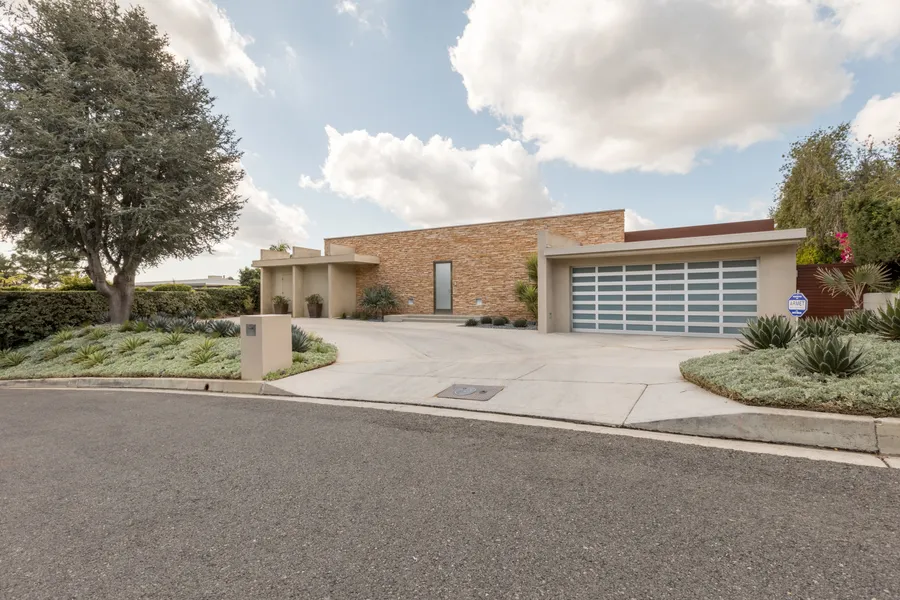 Modern No.107 Photo 1