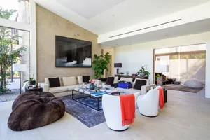 Brentwood Modern Photo 2