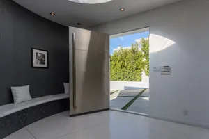 Blue &amp; Bleached Photo 4