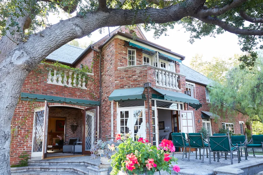 Mansion No.2015 Photo 1