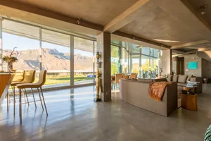 747 Wing House Photo 4