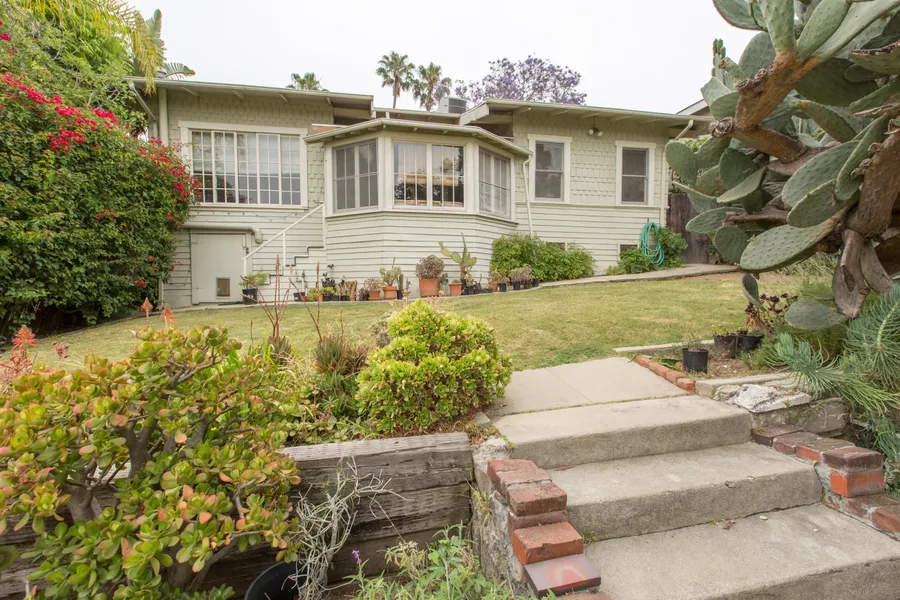 Silver Lake Craftsman House With Sunroom Photo 1