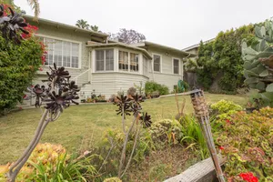 Silver Lake Craftsman House With Sunroom Photo 2