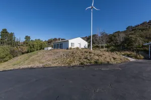 Rad Pool House Photo 2