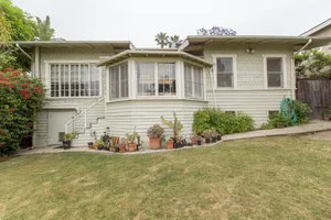 Silver Lake Craftsman House With Sunroom Photo 3