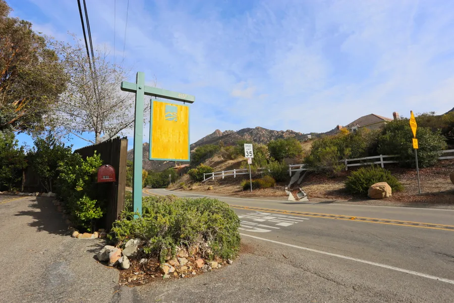 Rustic Lodge Restaurant  Photo 1