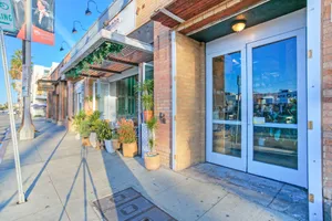 Darling Abbott Kinney Restaurant Photo 3