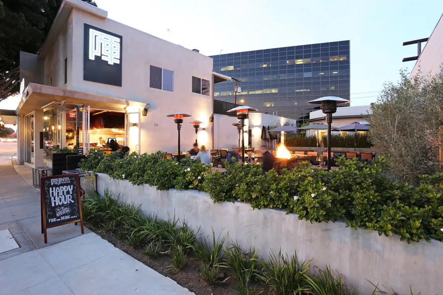 Modern Ramen Cafe Photo 1