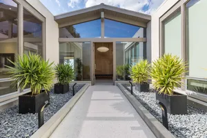 Modern No.107 Photo 2