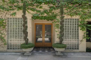 Ivy Covered Dream Photo 3