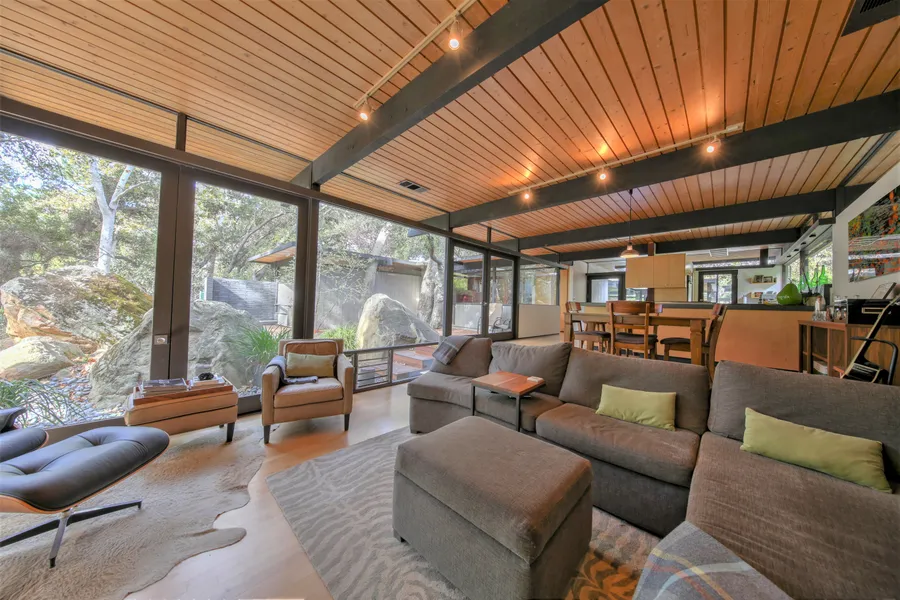 Secluded Modern Photo 1