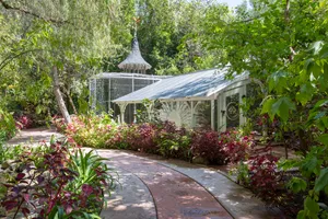 Garden Paradise Photo 4