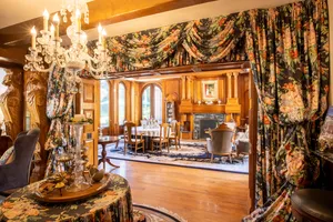 Liongate Manor Photo 4