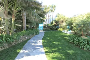 Modern Zuma Bluff Photo 2