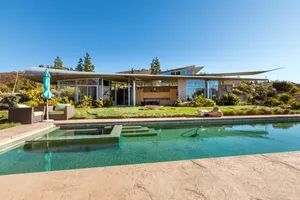 747 Wing House Photo 3