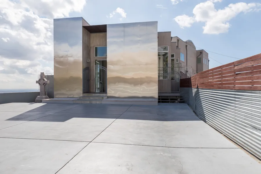 Modern No.100 Photo 1