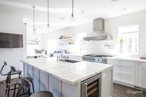 Newly Renovated Craftsman Photo 4