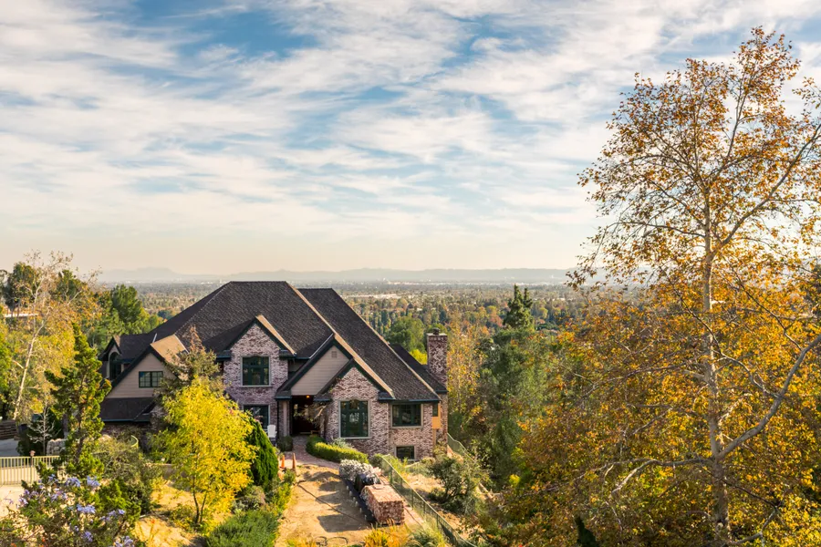 Valley View English Photo 1