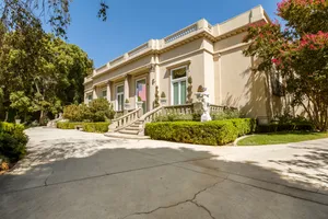 Pasadena Renaissance Photo 3