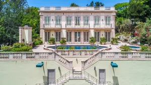 Le Chateau Rose Photo 2