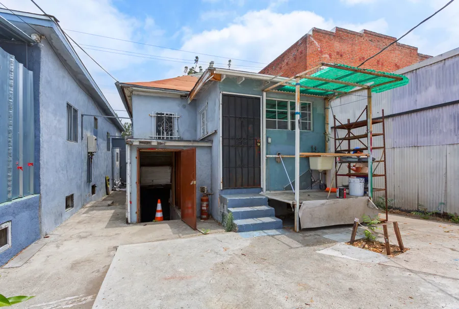 Downtown L.A. Stripped House Photo 1