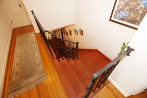 Wood Floored Fairfax House Photo 4