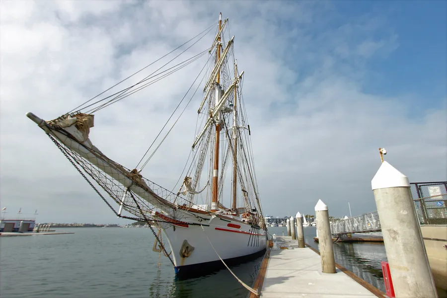 Master &amp; Commander Photo 1