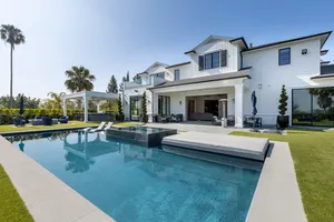 Modern Cape Cod No.006 Photo 2