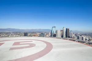 Downtown Luxury Hotel Photo 2