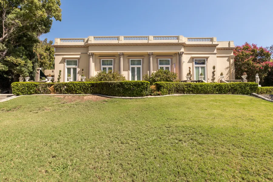 Pasadena Renaissance Photo 1