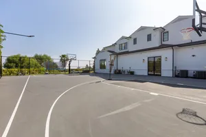 Modern Cape Cod No.006 Photo 3