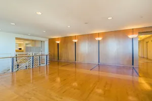 Large Warehouse/Office Space Photo 3