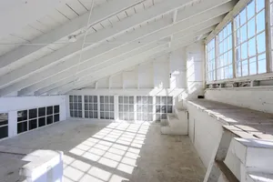 Warehouse No.310 Photo 4