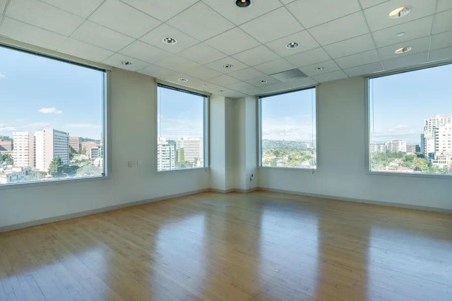 Large Warehouse/Office Space Photo 1