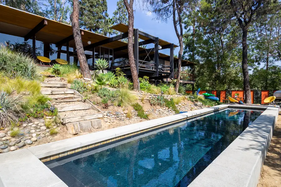 Warm Post and Beam Photo 1