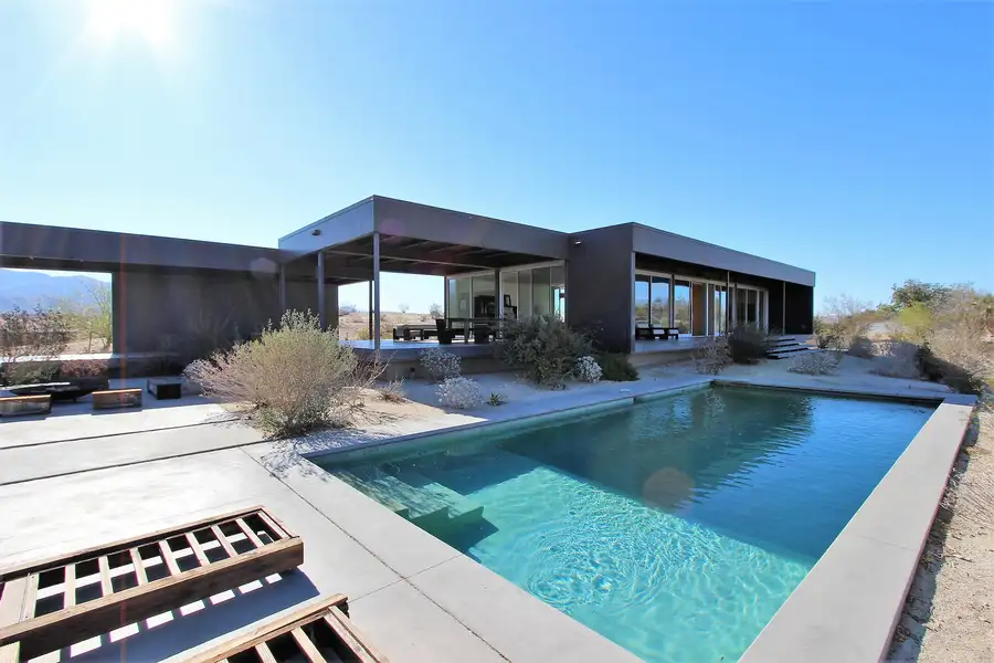 Modern Desert House No.2835 Photo 1