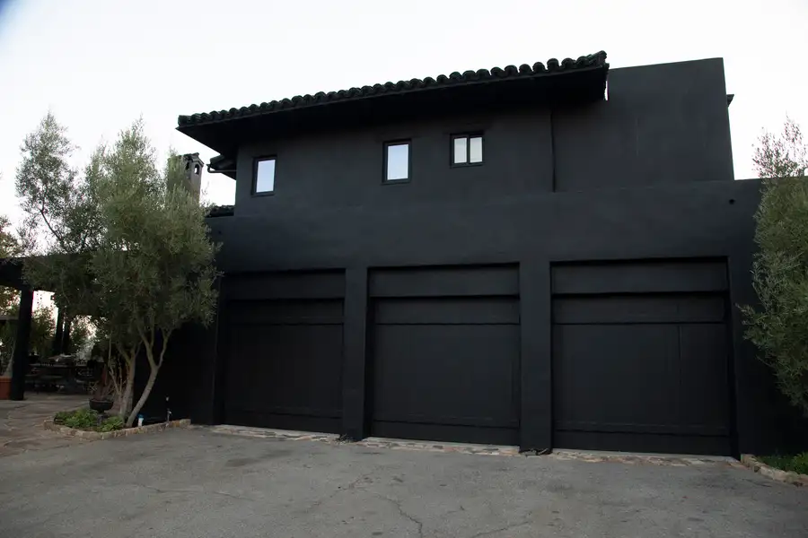 Topanga Compound | The Black Villa Photo 1