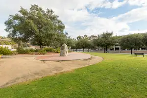 Modern LA Campus Photo 4