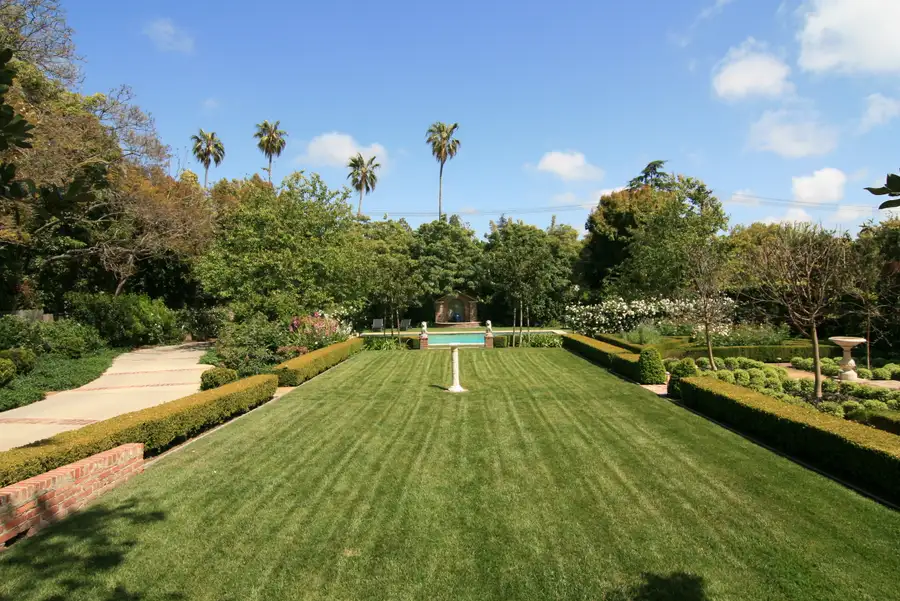 Brentwood Gardens Photo 1