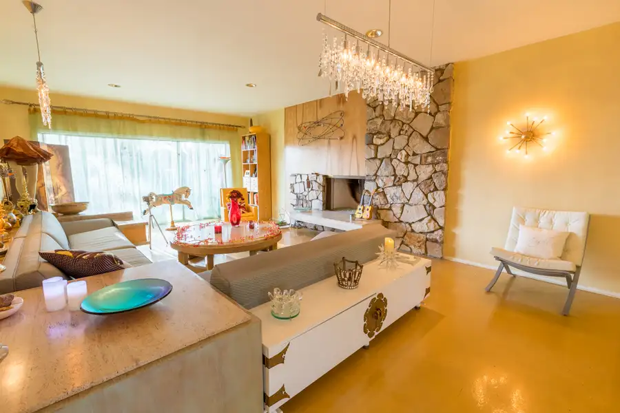 Glitz &amp; Glamour Photo 1