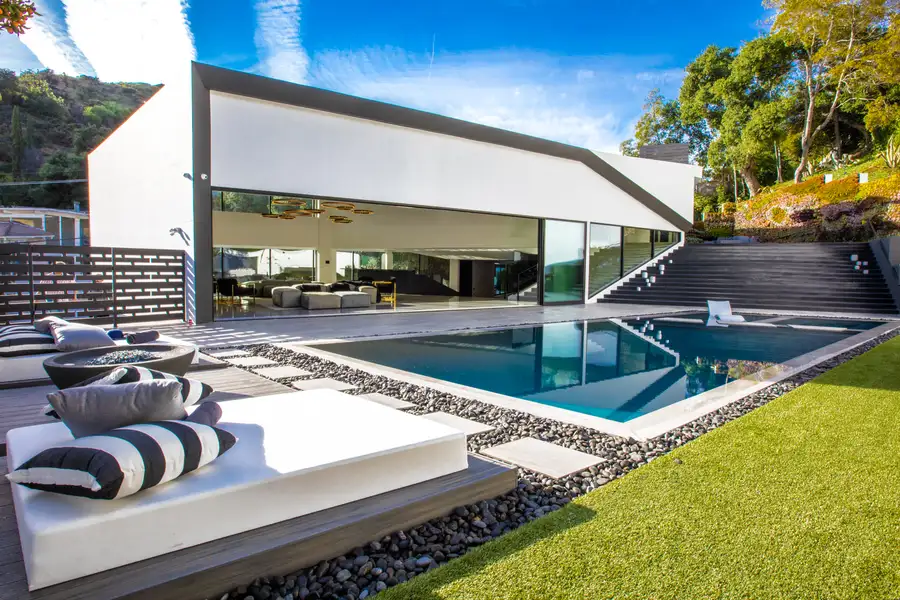 Modern Supernova Photo 1