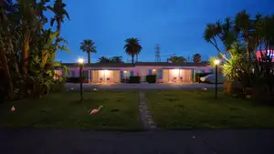 Pink's Cafe Photo 4
