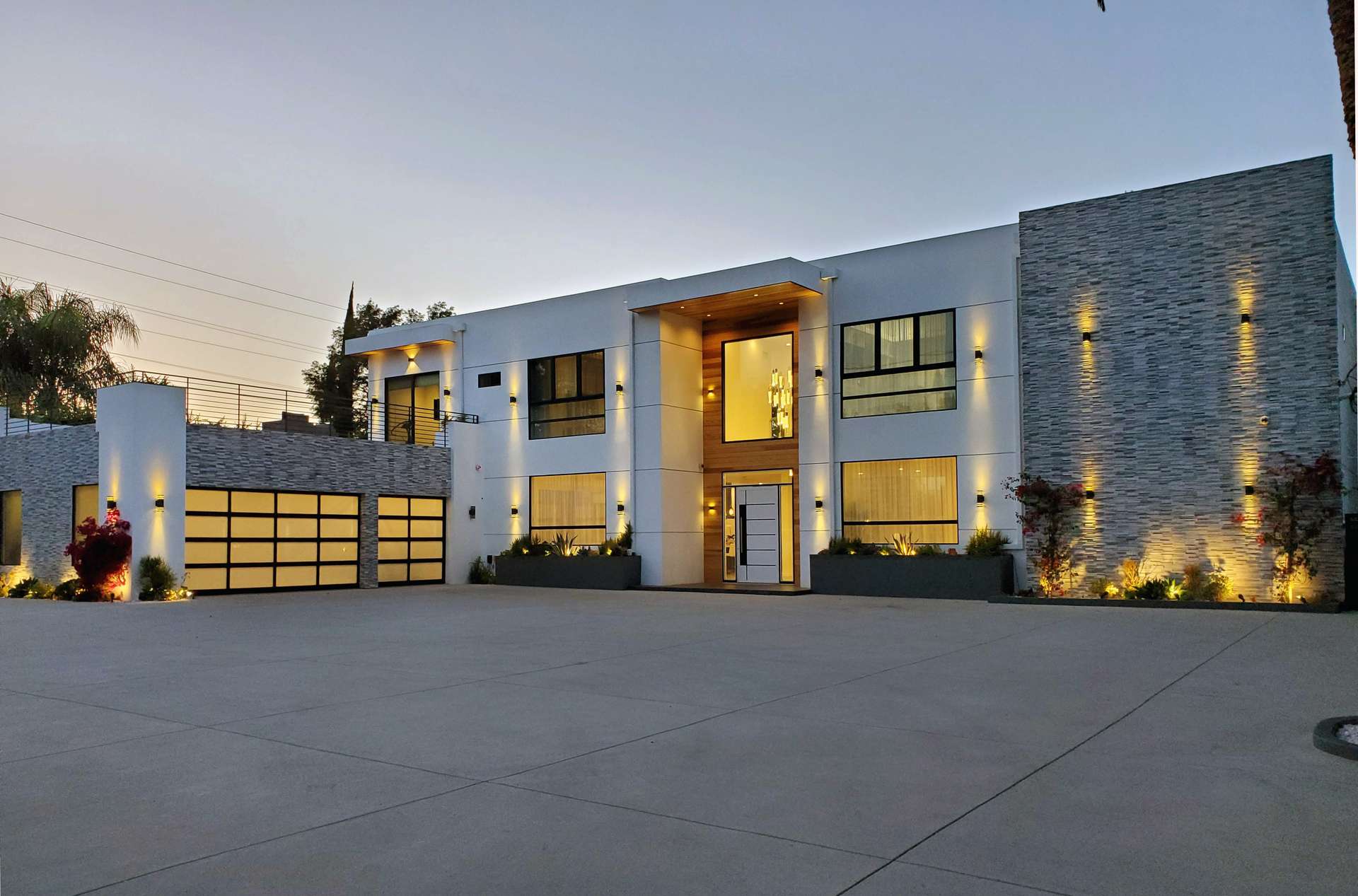 Modern Compound (Los Angeles, CA)