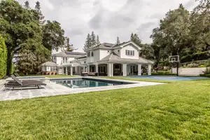 Contemporary Colonial Photo 4
