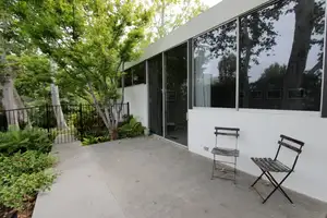 Minimalist Open Floor Modern Photo 4
