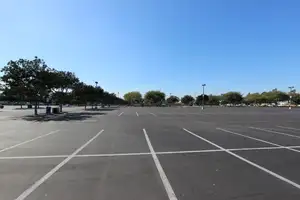 Parking Lot No.85 Photo 4