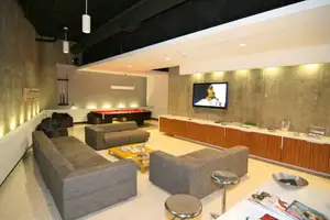 The Hollywood No.311 Photo 4