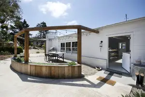 Mid-Century Modern Malibu Ranch Photo 3