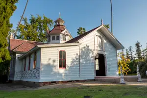 Gardens &amp; Peacocks Photo 4
